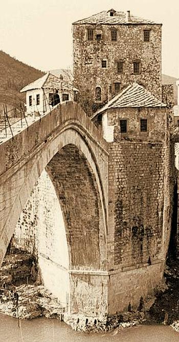 mostar_strip02.jpg (68941 bytes)